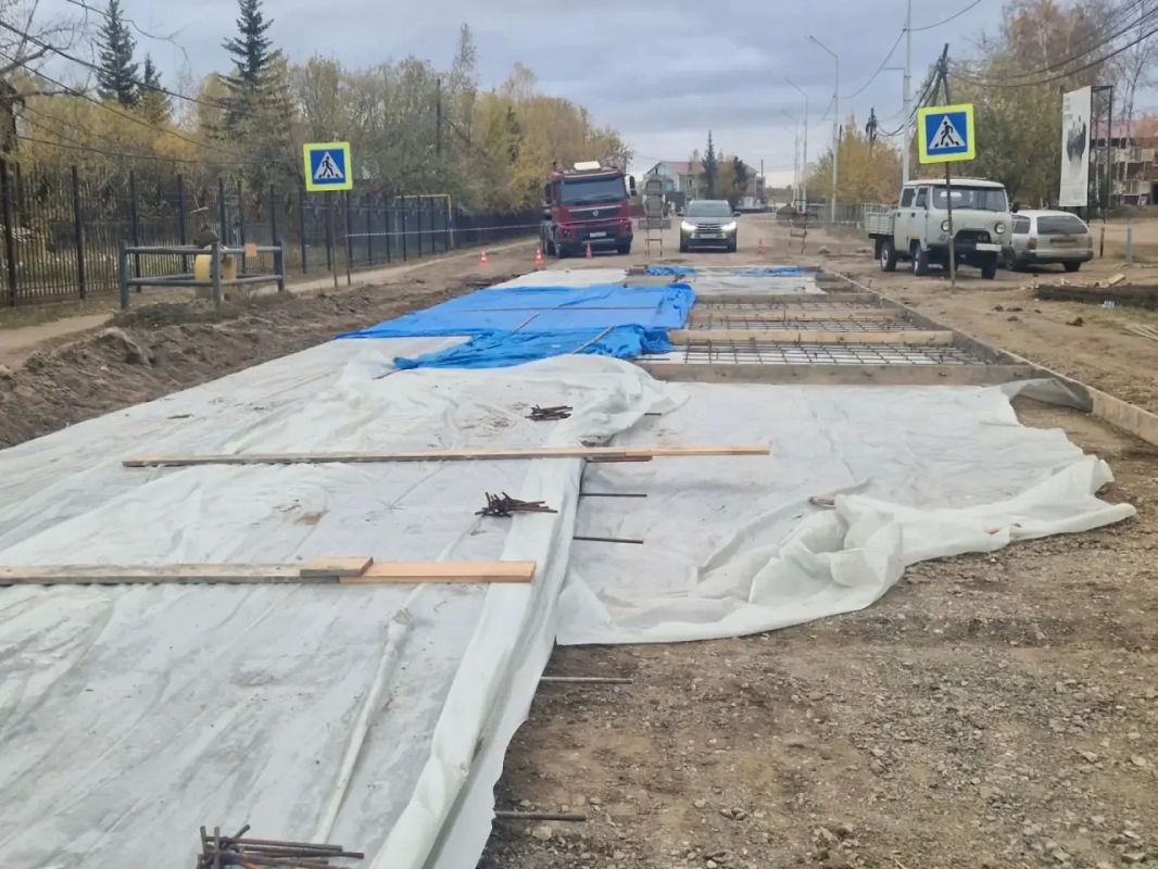 Рабочая поездка в Верхневилюйский улус: осмотр объектов дорожного строительства и капремонта Рабочая поездка в Верхневилюйский улус: осмотр объектов дорожного строительства и капремонта