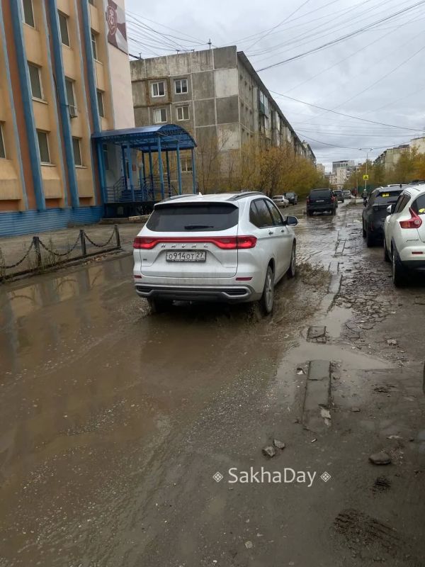 #пишут. Крик души - эту дорогу постоянно топит, живу рядом, после дождя лужи, водосток есть но он засыпан землей и вся вода с Лермонтова 23/2 идет на эту улицу по ливневке с их двора, уже 4 года никто не чистит, Григорьеву... #пишут. Крик души - эту дорогу постоянно топит, живу рядом, после дождя лужи, водосток есть но он засыпан землей и вся вода с Лермонтова 23/2 идет на эту улицу по ливневке с их двора, уже 4 года никто не чистит, Григорьеву...