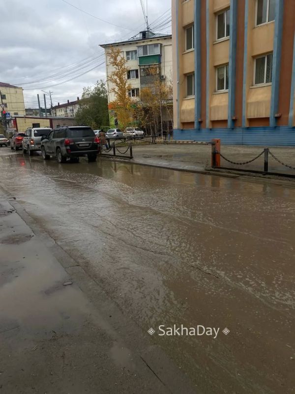 #пишут. Крик души - эту дорогу постоянно топит, живу рядом, после дождя лужи, водосток есть но он засыпан землей и вся вода с Лермонтова 23/2 идет на эту улицу по ливневке с их двора, уже 4 года никто не чистит, Григорьеву... #пишут. Крик души - эту дорогу постоянно топит, живу рядом, после дождя лужи, водосток есть но он засыпан землей и вся вода с Лермонтова 23/2 идет на эту улицу по ливневке с их двора, уже 4 года никто не чистит, Григорьеву...