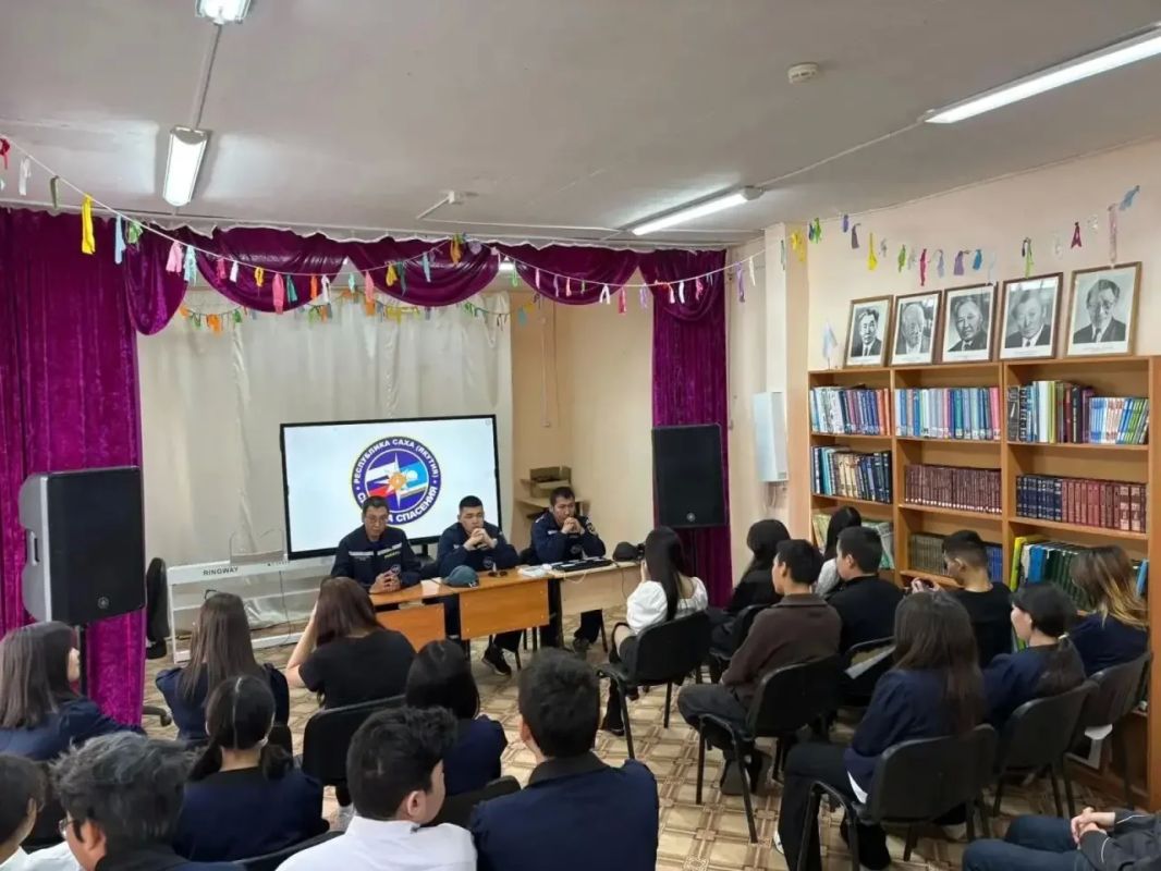 В Сунтарской гимназии старшеклассникам напомнили о правилах безопасности на воде и в лесу