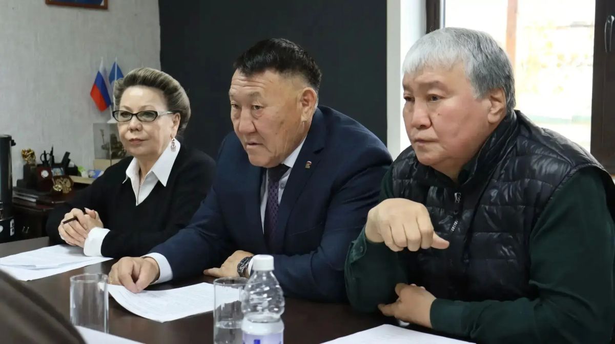 В селе Усть-Алданского улуса открыли отремонтированные дороги В селе Усть-Алданского улуса открыли отремонтированные дороги