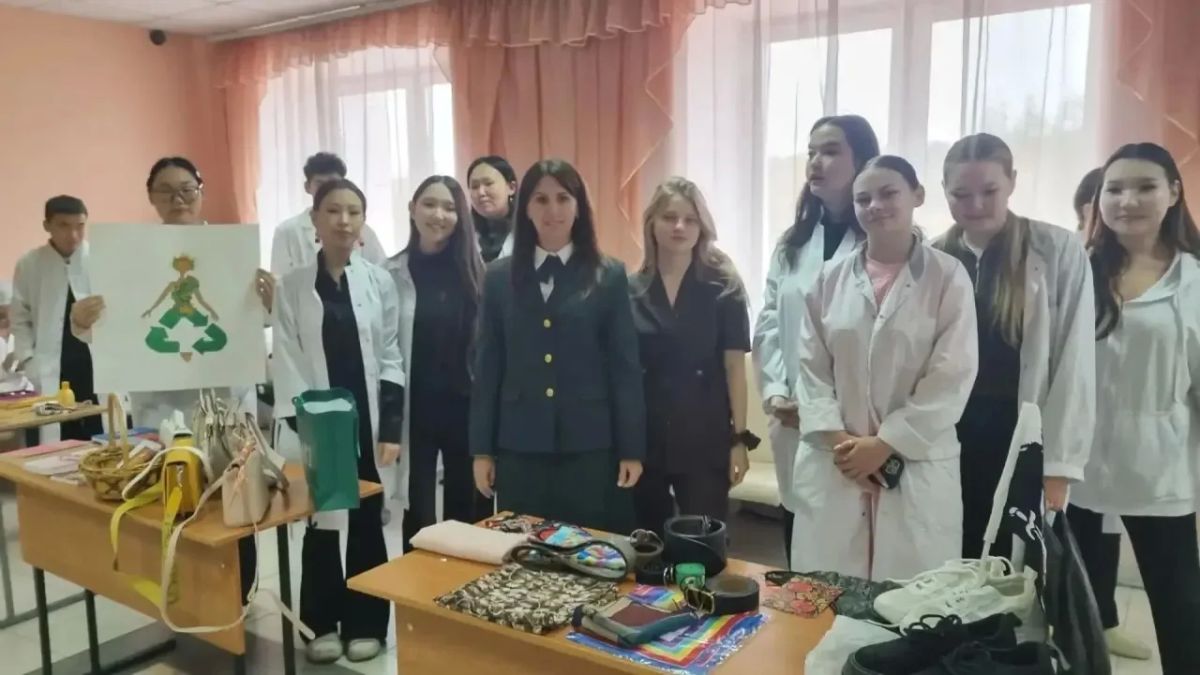 Студенты Алданского медколледжа и районный комитет экологического надзора провели эколого-викторину и обмен вещами в рамках акции «Отходы в доходы»