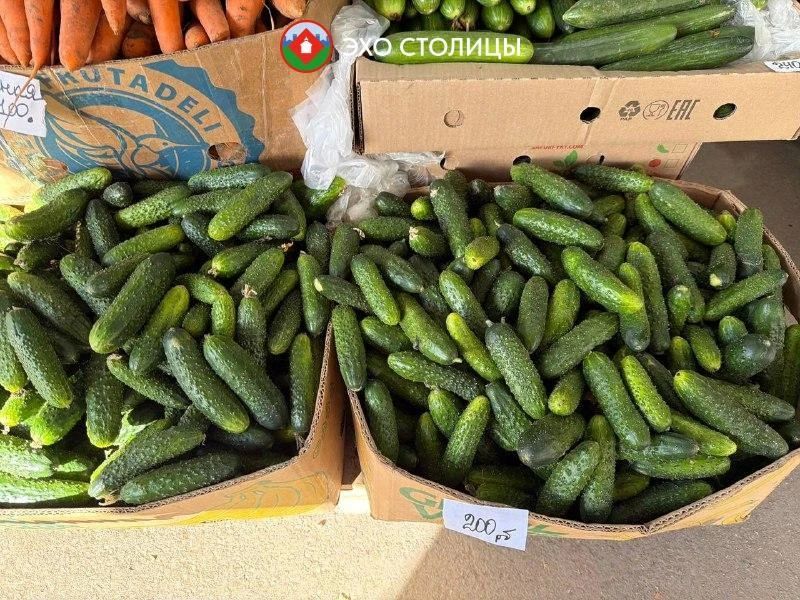 Обзор цен на ярмарке местной продукции на Комсомольской площади