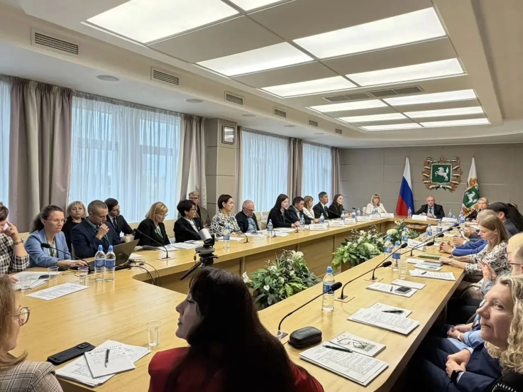 В Томске проходит семинар органов охраны культурного наследия Сибири и Дальнего Востока В Томске проходит семинар органов охраны культурного наследия Сибири и Дальнего Востока