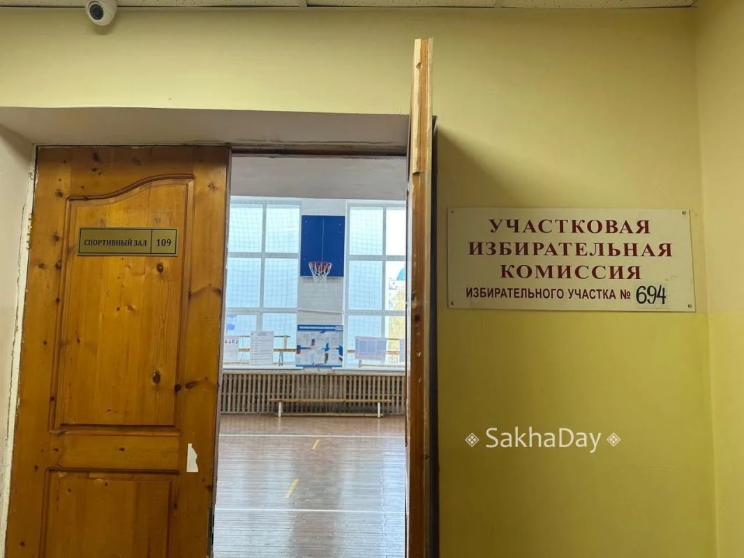 Голосование в здании школы номер 1 (проспект Ленина, 50) Голосование в здании школы номер 1 (проспект Ленина, 50)