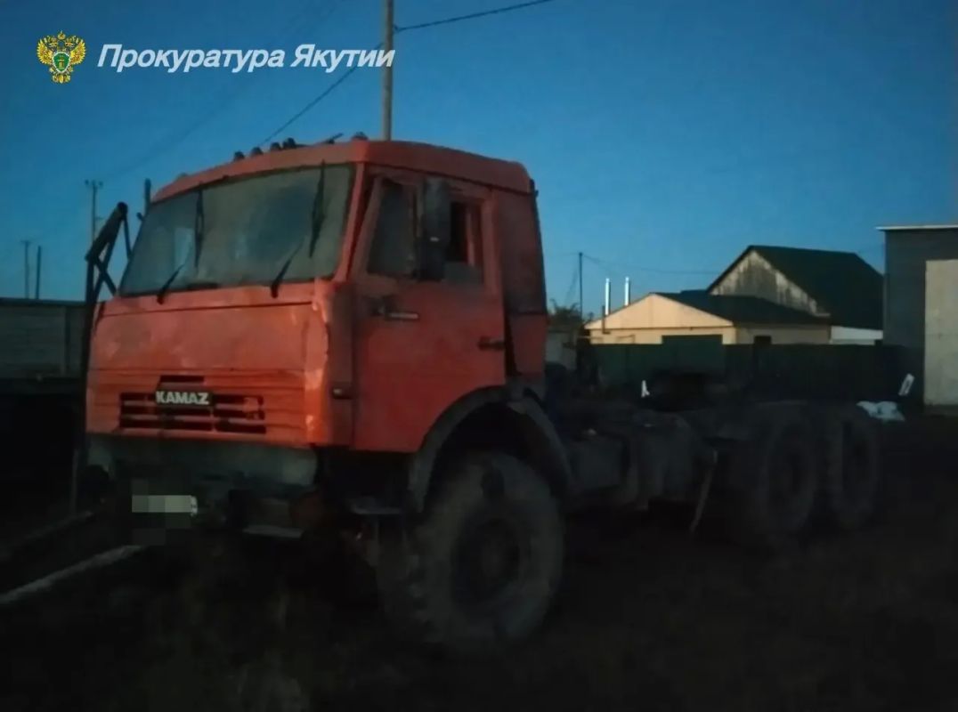 Затонувший «КАМАЗ» извлекли из воды в Нижнем Бестяхе Якутии Затонувший «КАМАЗ» извлекли из воды в Нижнем Бестяхе Якутии