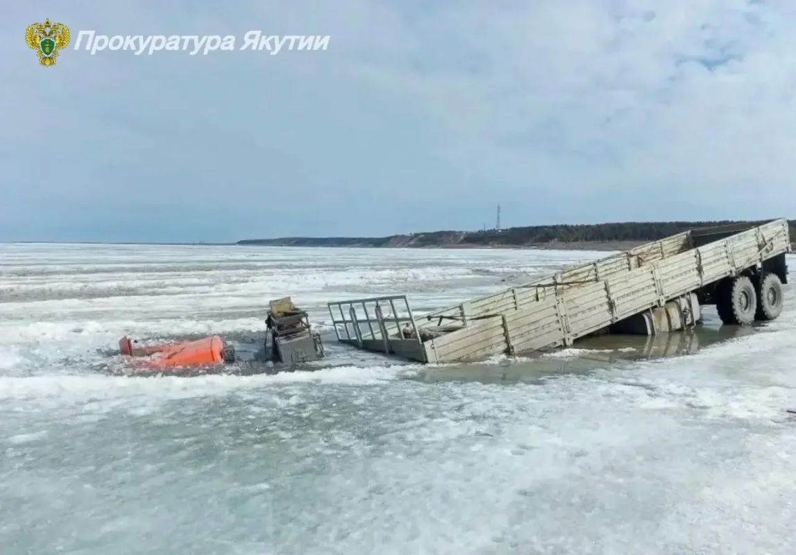 Затонувший «КАМАЗ» извлекли из воды в Нижнем Бестяхе Якутии Затонувший «КАМАЗ» извлекли из воды в Нижнем Бестяхе Якутии