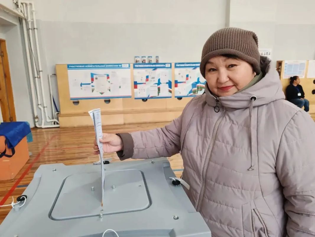 На 10:00 — 100%!. Коллективы Республиканской специализированной библиотеки для незрячих и слабовидящих им. И. Н. Егорова и Литературного музея им. П. А.Ойунского уже полностью проголосовали На 10:00 — 100%!. Коллективы Республиканской специализированной библиотеки для незрячих и слабовидящих им. И. Н. Егорова и Литературного музея им. П. А.Ойунского уже полностью проголосовали