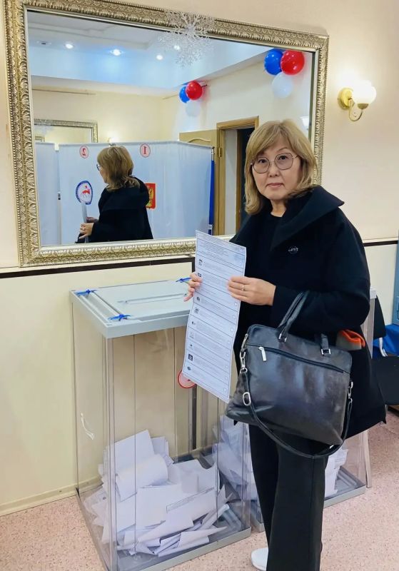 ВЫБОРЫ - 2026. Руководители учреждений Минтруда Якутии начали свой день с избирательных участков в своих городах, селах, показывая пример своим работникам и подопечным ВЫБОРЫ - 2026. Руководители учреждений Минтруда Якутии начали свой день с избирательных участков в своих городах, селах, показывая пример своим работникам и подопечным