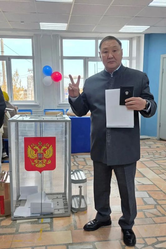 Руководитель Управления делами Главы Республики Саха (Якутия) и Правительства Республики Саха (Якутия) Иван Лазарев принял участие в выборах депутатов Государственной Думы РФ девятого созыва Руководитель Управления делами Главы Республики Саха (Якутия) и Правительства Республики Саха (Якутия) Иван Лазарев принял участие в выборах депутатов Государственной Думы РФ девятого созыва