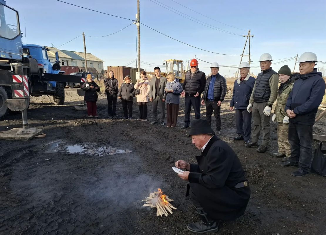 В Среднеколымске установили первую сваю нового дома в рамках программы переселения В Среднеколымске установили первую сваю нового дома в рамках программы переселения