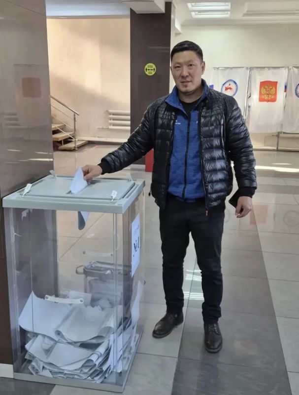 Виктор Романов принял участие в выборах