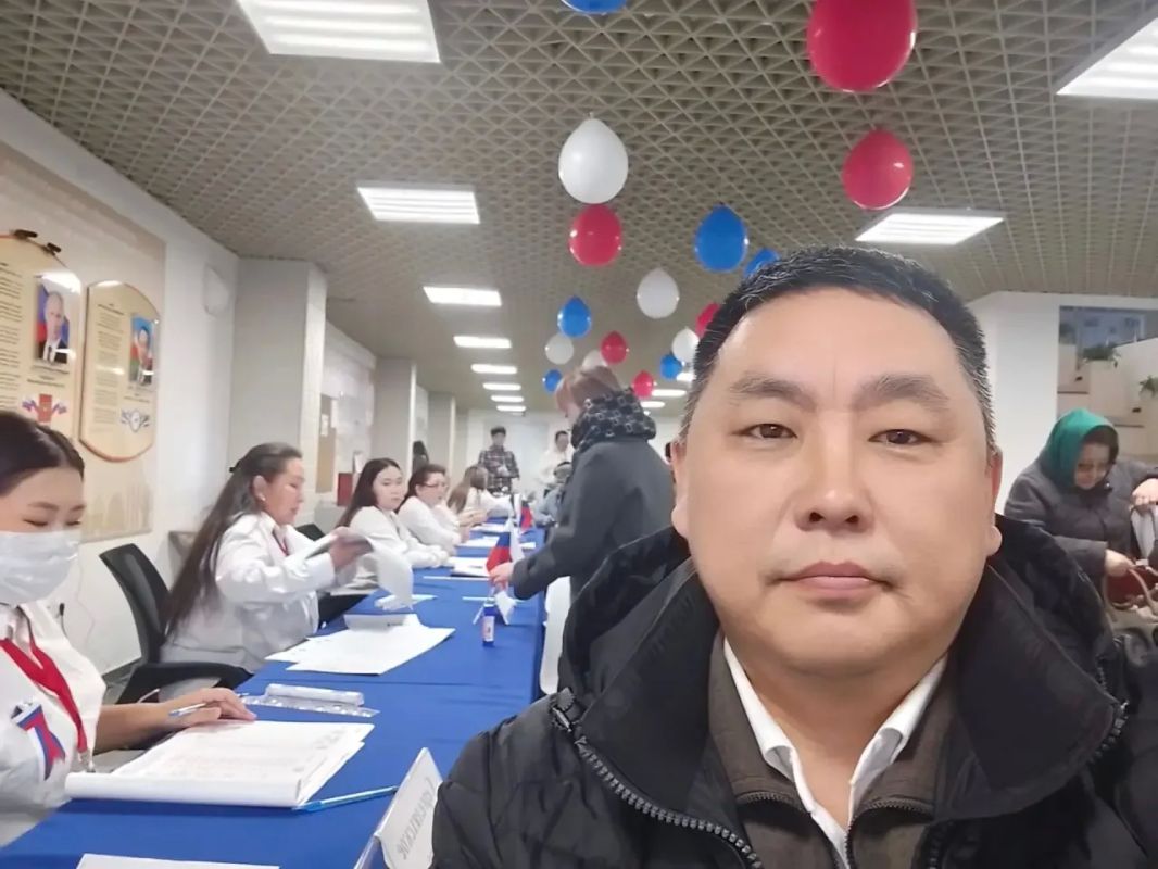 Сегодня утром, 18 сентября, руководитель Управления государственного строительного и жилищного надзора РС(Я) Павел Аргунов принял участие в голосовании на выборах депутатов Государственной Думы РФ девятого созыва