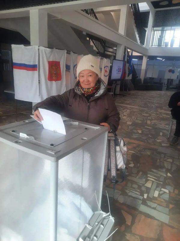 На 10:00 — 100%!. Коллективы Республиканской специализированной библиотеки для незрячих и слабовидящих им. И. Н. Егорова и Литературного музея им. П. А.Ойунского уже полностью проголосовали На 10:00 — 100%!. Коллективы Республиканской специализированной библиотеки для незрячих и слабовидящих им. И. Н. Егорова и Литературного музея им. П. А.Ойунского уже полностью проголосовали