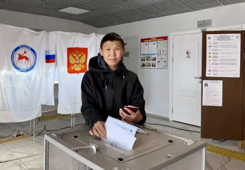 Также впервые принял участие в выборах ученик 11 класса Республиканской специальной (коррекционной) школы-интерната для детей-сирот и детей, оставшихся без попечения родителей, Максим Дьячковский