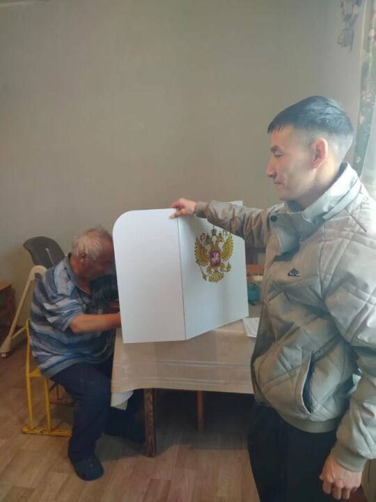 Хаптаай нэилиэгин 92 саастаах ытык кырдьааа Павел Афанасьев 50-тан тахса сыл быыбар хамыыыйатыгар лэлээбитэ, бгн дьиэттэн олорон куоластаата Хаптаай нэилиэгин 92 саастаах ытык кырдьааа Павел Афанасьев 50-тан тахса сыл быыбар хамыыыйатыгар лэлээбитэ, бгн дьиэттэн олорон куоластаата