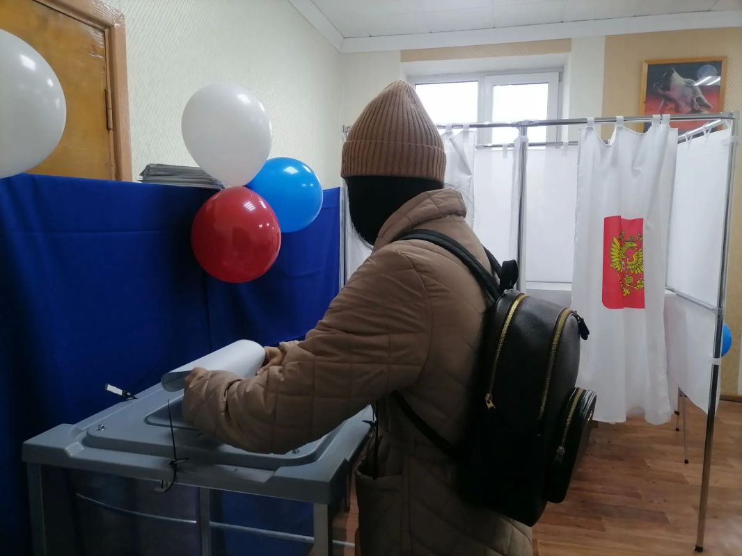 #Выборы2026. Второй день голосования в Оймяконском улусе прошел без нарушений По информации председателя Оймяконской ТИК Инги Зеленковой, явка избирателей во второй день на выборах в Госдуму по улусу составила 41,38% — свои... #Выборы2026. Второй день голосования в Оймяконском улусе прошел без нарушений По информации председателя Оймяконской ТИК Инги Зеленковой, явка избирателей во второй день на выборах в Госдуму по улусу составила 41,38% — свои...