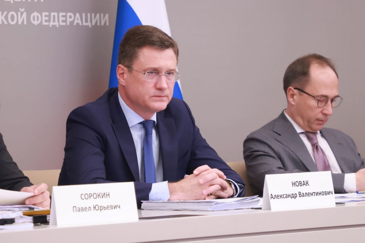 Александр Новак провел совещание по ситуации на топливном рынке