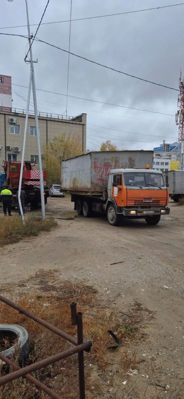 В округе совместно с МУП «Жилкомсервис» продолжается вывоз неправомерно размещенных крупногабаритных объектов В округе совместно с МУП «Жилкомсервис» продолжается вывоз неправомерно размещенных крупногабаритных объектов