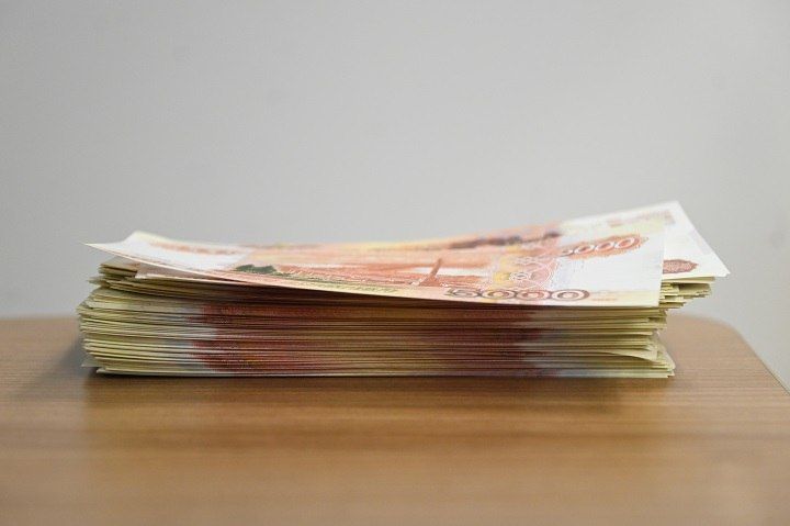 В Якутии родственники украли 100 тысяч рублей с карты умершего пенсионера