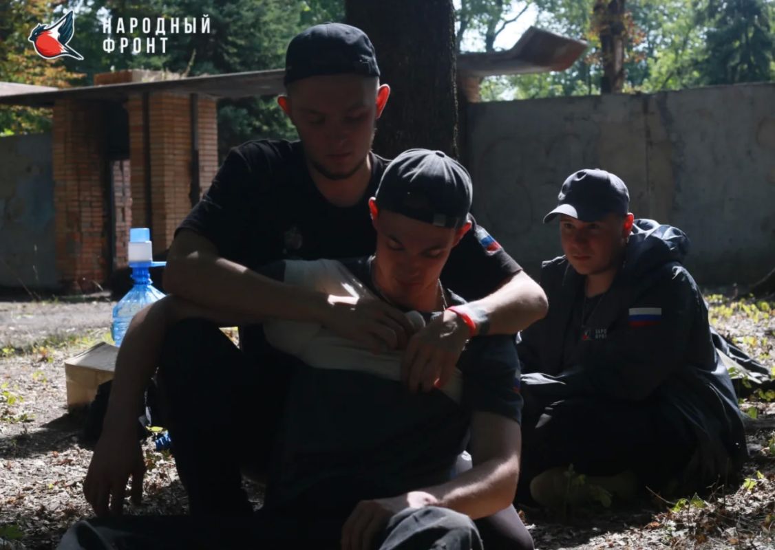 Молодёжка Народного Фронта завершила гуманитарную миссию в Курской области Молодёжка Народного Фронта завершила гуманитарную миссию в Курской области