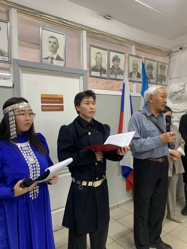 Сегодня в Якутском художественном училище состоялась торжественная линейка, посвящённая Дню государственности Республики Саха (Якутия) Сегодня в Якутском художественном училище состоялась торжественная линейка, посвящённая Дню государственности Республики Саха (Якутия)