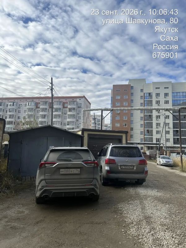 Владелец незаконного гаража на Шавкунова, 80 блокирует его вывоз Владелец незаконного гаража на Шавкунова, 80 блокирует его вывоз