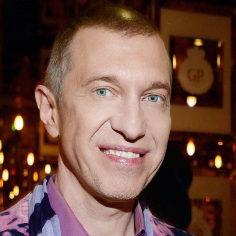 Сергей Соседов скончался сегодня в Якутии во время гастрольного тура — по данным «Базы», журналист оступился на лестнице, упал и ударился головой