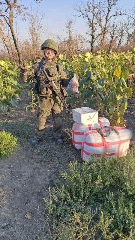 Механики ремонтно-восстановительной группы опорного пункта Якутии в зоне спецоперации продолжают без выходных дней восстанавливать боеготовность военной и специальной техники Механики ремонтно-восстановительной группы опорного пункта Якутии в зоне спецоперации продолжают без выходных дней восстанавливать боеготовность военной и специальной техники