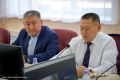 В Государственном Собрании (Ил Тумэн) Республики Саха (Якутия) состоялось рабочее совещание постоянного комитета по экономической, инвестиционной и промышленной политике под председательством Павла Петрова
