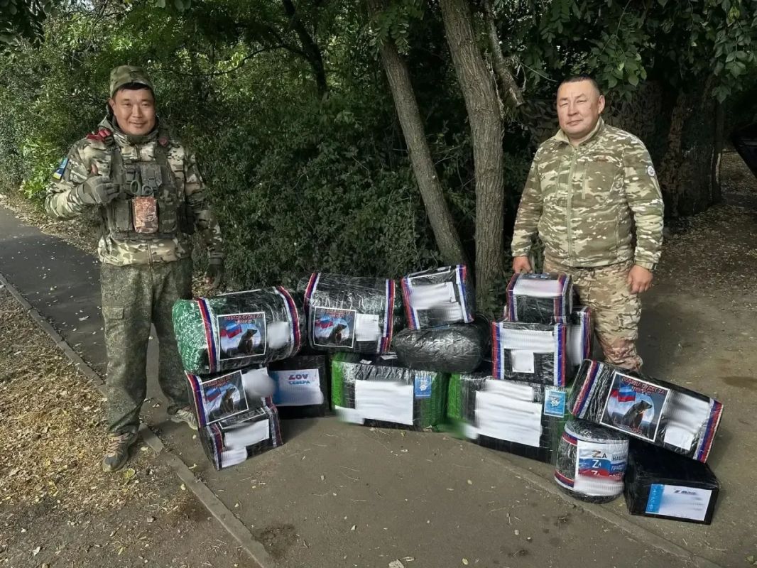 Механики ремонтно-восстановительной группы опорного пункта Якутии в зоне спецоперации продолжают без выходных дней восстанавливать боеготовность военной и специальной техники Механики ремонтно-восстановительной группы опорного пункта Якутии в зоне спецоперации продолжают без выходных дней восстанавливать боеготовность военной и специальной техники