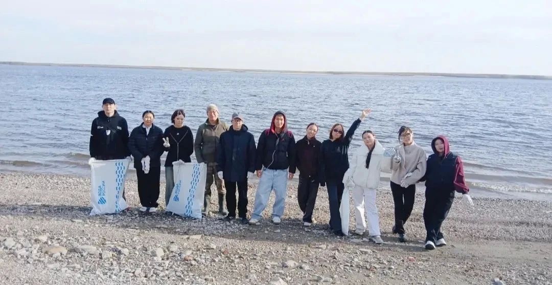 В Покровске очистили три километра берега Лены В Покровске очистили три километра берега Лены