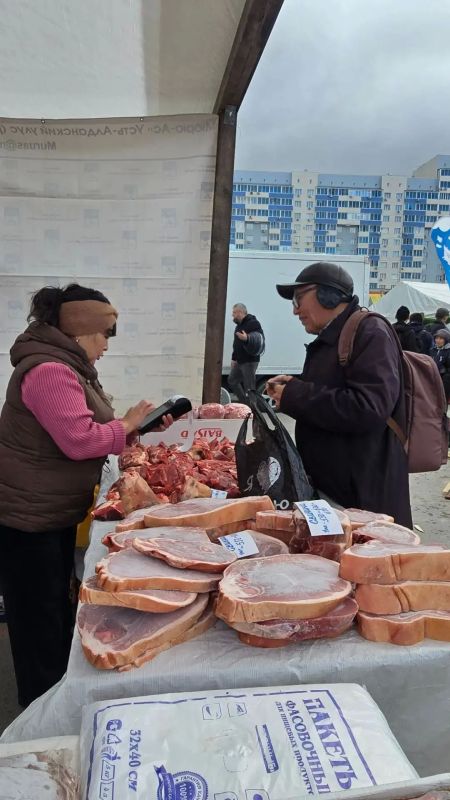 Сегодня в Якутске на Комсомольской площади развернулась республиканская агропромышленная выставка-ярмарка «Продовольствие-2026» Сегодня в Якутске на Комсомольской площади развернулась республиканская агропромышленная выставка-ярмарка «Продовольствие-2026»