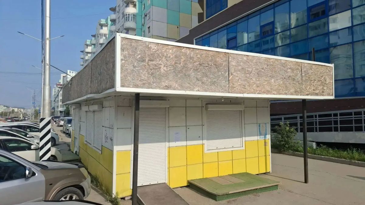Киоск на Пушкина, 12 вывезли - парковка стала больше