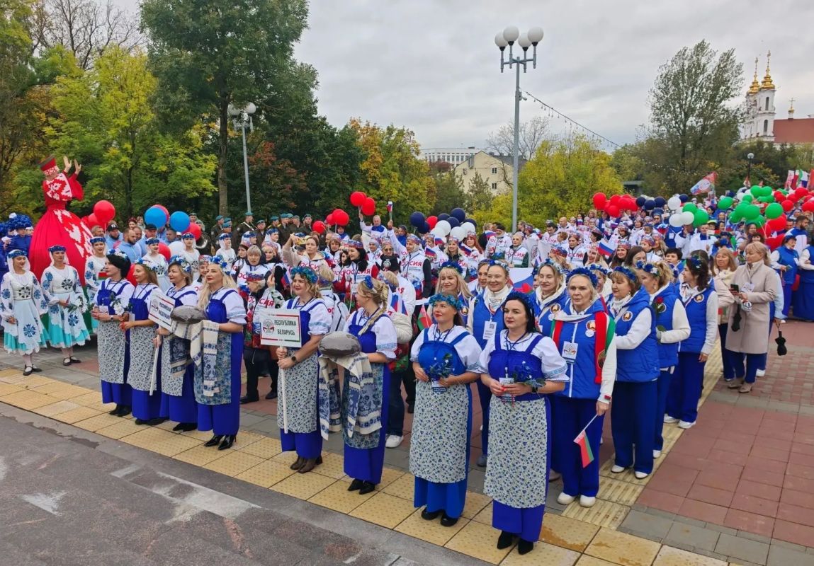 Минтруд России. Завершился Союзный слет граждан старшего поколения «Мы – за активное долголетие» С 23 по 25 сентября в Республике Беларусь прошел Союзный слет граждан старшего поколения «Мы – за активное долголетие» Минтруд России. Завершился Союзный слет граждан старшего поколения «Мы – за активное долголетие» С 23 по 25 сентября в Республике Беларусь прошел Союзный слет граждан старшего поколения «Мы – за активное долголетие»