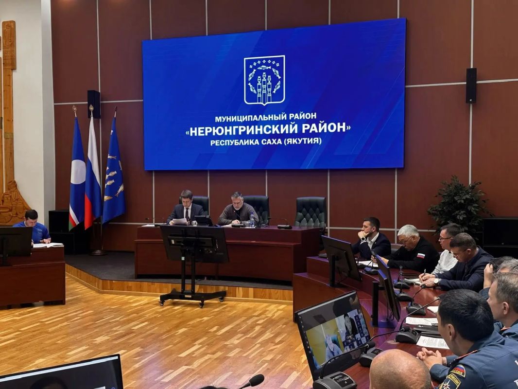 Провел совещание по вопросу восстановления электро- и теплоснабжения Нерюнгринского района Провел совещание по вопросу восстановления электро- и теплоснабжения Нерюнгринского района
