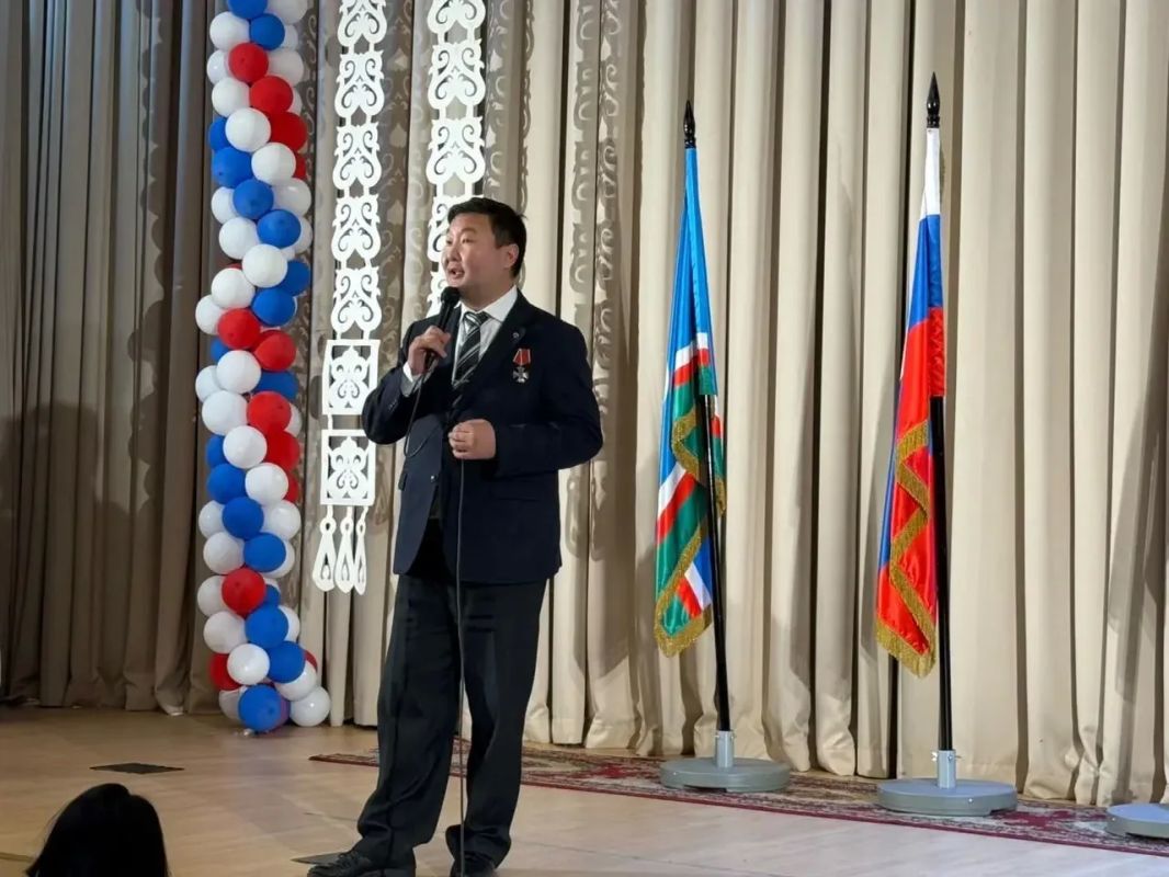 Николай Потапов провёл Урок государственности в школе №6 Николай Потапов провёл Урок государственности в школе №6