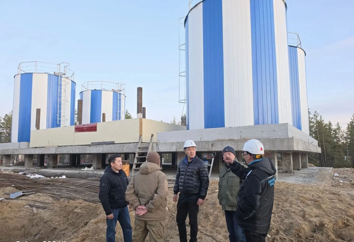 Более 800 человек планируется переселить из аварийного жилья в Вилюйском улусе Более 800 человек планируется переселить из аварийного жилья в Вилюйском улусе