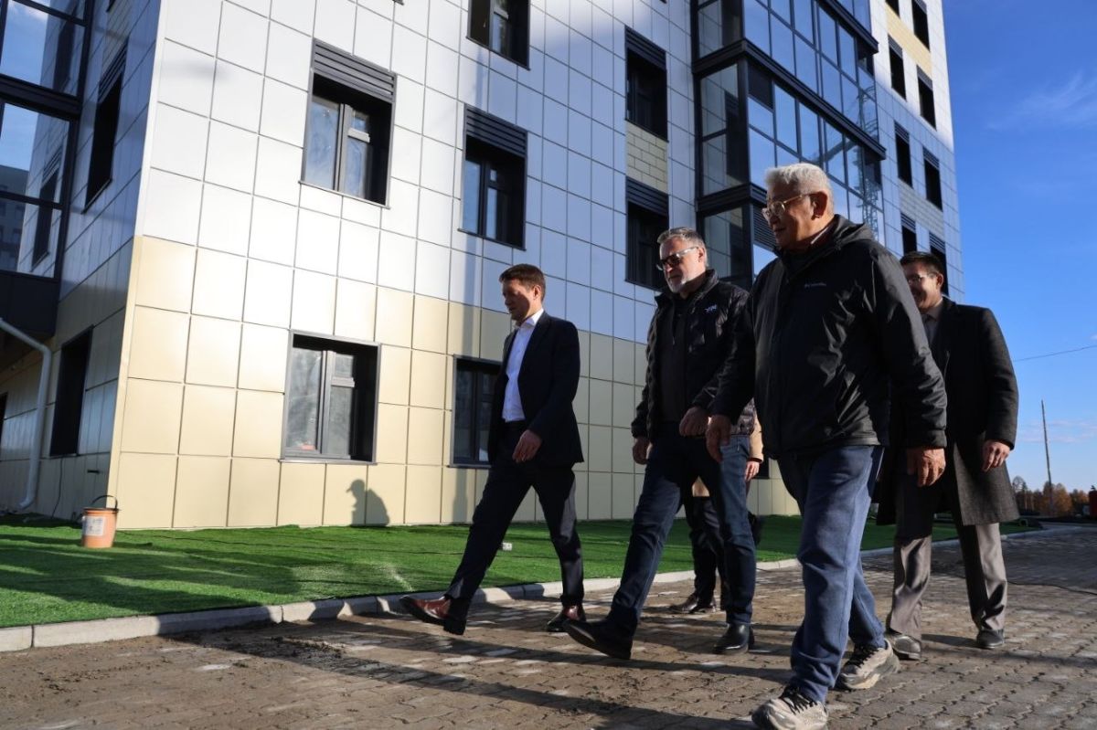 Сегодня Председатель Правительства Якутии Кирилл Бычков работает в Нерюнгринском районе. В рамках визита он посетил социальные объекты города. Сегодня Председатель Правительства Якутии Кирилл Бычков работает в Нерюнгринском районе. В рамках визита он посетил социальные объекты города.