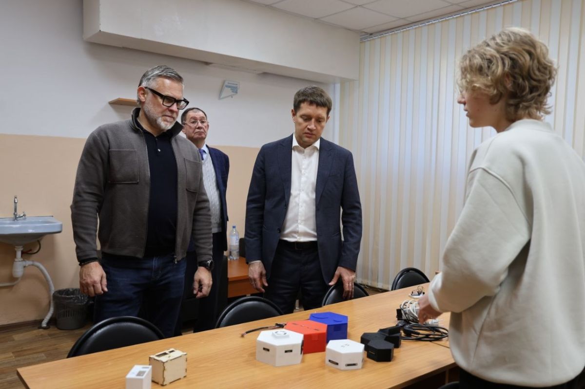 Сегодня Председатель Правительства Якутии Кирилл Бычков работает в Нерюнгринском районе. В рамках визита он посетил социальные объекты города. Сегодня Председатель Правительства Якутии Кирилл Бычков работает в Нерюнгринском районе. В рамках визита он посетил социальные объекты города.