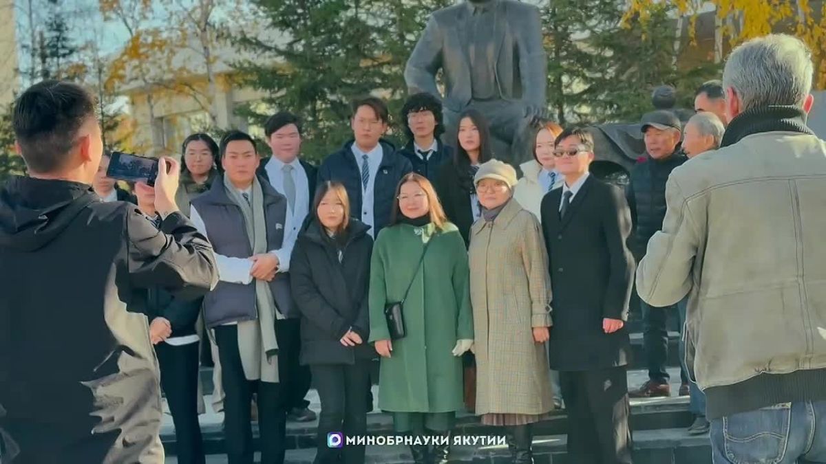 В День государственности Республики Саха (Якутия) сотрудники Министерства образования и науки республики во главе с министром Нюргуной Соколовой, представители научного сообщества, педагогической общественности и жители...