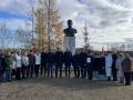 В День государственности Якутии возложили цветы к памятнику Платону Алексеевичу Ойунскому, установленному в его родном алаасе в Таттинском улусе