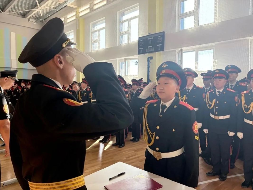 В Якутской кадетской школеинтернате состоялась торжественная линейка, приуроченная ко Дню Государственности Республики Саха (Якутия) В Якутской кадетской школеинтернате состоялась торжественная линейка, приуроченная ко Дню Государственности Республики Саха (Якутия)