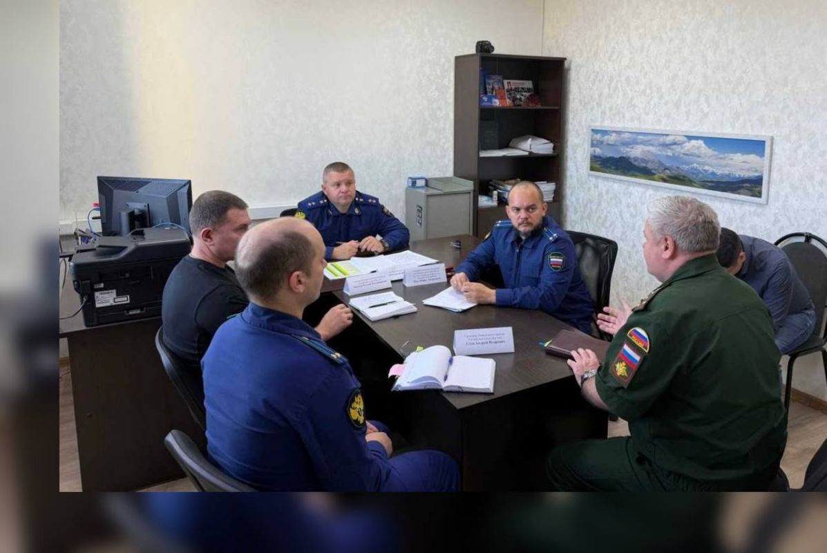 Прокурор республики Сергей Дябкин посетил с рабочей поездкой Оймяконский район Прокурор республики Сергей Дябкин посетил с рабочей поездкой Оймяконский район