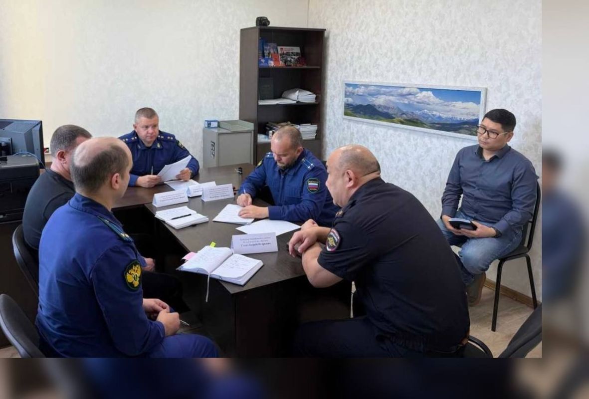 Прокурор республики Сергей Дябкин посетил с рабочей поездкой Оймяконский район Прокурор республики Сергей Дябкин посетил с рабочей поездкой Оймяконский район