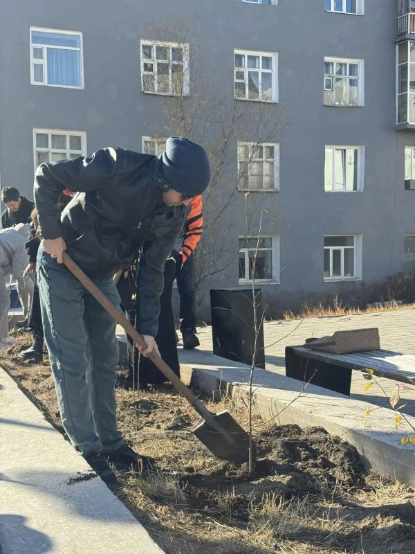 В Якутске высадили 30 яблонь в честь 150-летия Союза театральных деятелей России 27 СЕНТЯБРЯ 2026 05:33| В Якутске высадили 30 яблонь в честь 150-летия Союза театральных деятелей России 27 СЕНТЯБРЯ 2026 05:33|