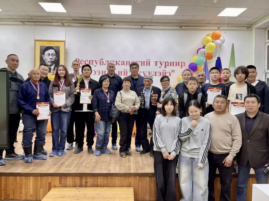 Накануне Дня государственности Якутии посетил школу имени Платона Алексеевича Ойунского в селе Черкёх Таттинского улуса