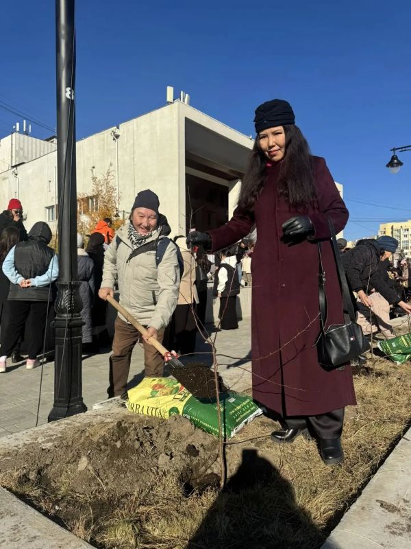 В Якутске высадили 30 яблонь в честь 150-летия Союза театральных деятелей России 27 СЕНТЯБРЯ 2026 05:33| В Якутске высадили 30 яблонь в честь 150-летия Союза театральных деятелей России 27 СЕНТЯБРЯ 2026 05:33|