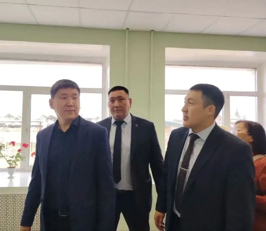 Сегодня в Амгинской средней школы №1 имени В.Г. Короленко состоялось торжественное открытие агротехнологического класса Сегодня в Амгинской средней школы №1 имени В.Г. Короленко состоялось торжественное открытие агротехнологического класса