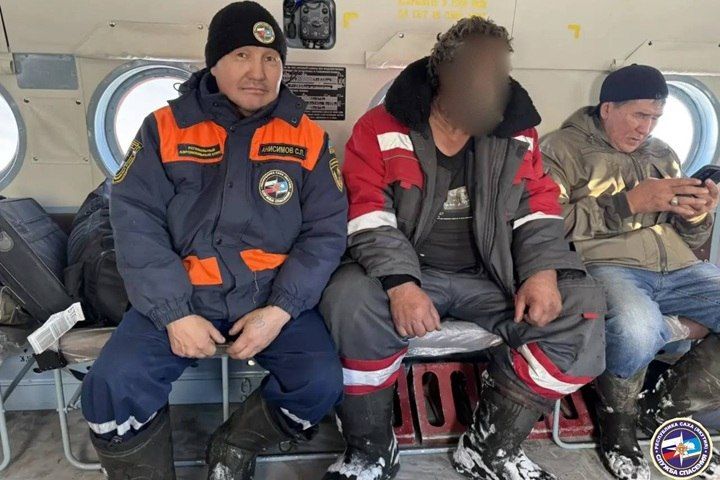 Застрял на берегу. . В Момском улусе успешно завершились поисково-спасательные мероприятия Застрял на берегу. . В Момском улусе успешно завершились поисково-спасательные мероприятия